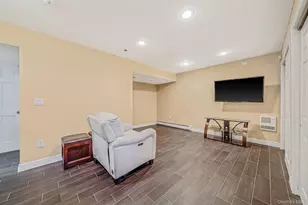 3075 Hewlett Ave, Merrick, NY 11566 - Photo 18