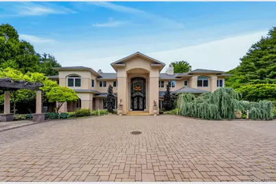 5 Glen Hill Court, Dix Hills, NY 11746 - Photo 2