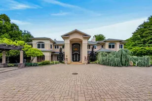 5 Glen Hill Ct, Dix Hills, NY 11746 - Photo 2