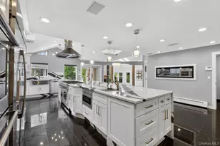 5 Glen Hill Ct, Dix Hills, NY 11746 - Photo 10