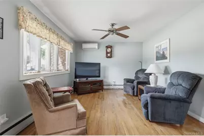 183 N Oak Street, Massapequa, NY 11758 - Photo 4