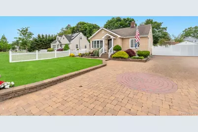 12 Avenue K, Kings Park, NY 11754 - Photo 2