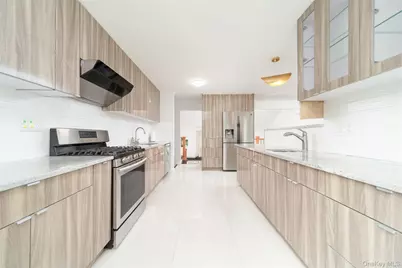 1 Horizon Road, Great Neck, NY 11020 - Photo 8