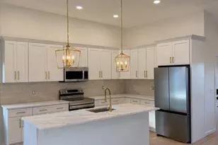 9 N Walnut Pl, Massapequa, NY 11758 - Photo 4