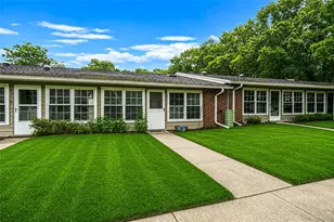 231 Blackpool Ct, Ridge, NY 11961 - Photo 2