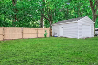 266 Station Road, Bellport, NY 11713 - Photo 14