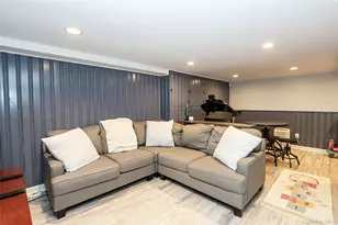 15 Hemlock St, Merrick, NY 11566 - Photo 32