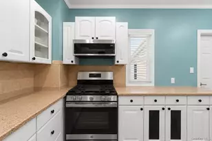 43 Dewitt St, Valley Stream, NY 11580 - Photo 16