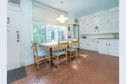 10 Amherst Road, Great Neck, NY 11021 - Photo 8