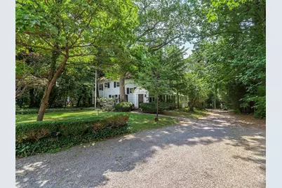 10 Amherst Road, Great Neck, NY 11021 - Photo 2