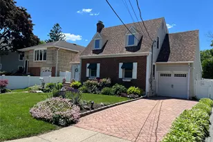 708 Clemons St, Bellmore, NY 11710 - Photo 2