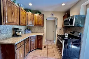 708 Clemons St, Bellmore, NY 11710 - Photo 6