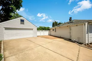 2316 Poe Ct, Seaford, NY 11783 - Photo 4