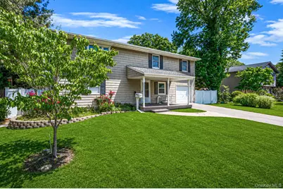 377 Montgomery Avenue, West Babylon, NY 11704 - Photo 4