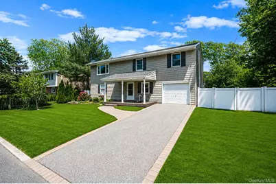377 Montgomery Avenue, West Babylon, NY 11704 - Photo 2