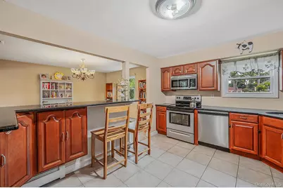 377 Montgomery Avenue, West Babylon, NY 11704 - Photo 8