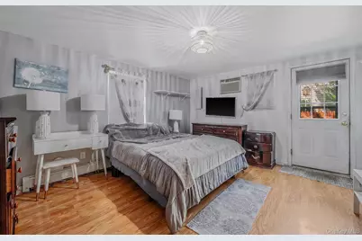 377 Montgomery Avenue, West Babylon, NY 11704 - Photo 18
