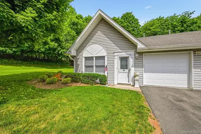 36 Windsor Circle #D1, New City, NY 10956 - Photo 2