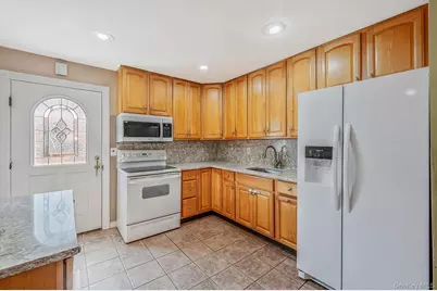 61 N Ocean Avenue, Islip, NY 11751 - Photo 10
