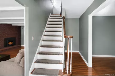 11 Lincoln Court, Copiague, NY 11726 - Photo 8