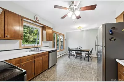 11 Lincoln Court, Copiague, NY 11726 - Photo 4