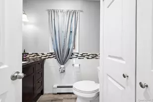 11 Lincoln Ct, Copiague, NY 11726 - Photo 12