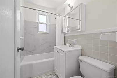 5621 Netherland  Avenue #4D, Bronx, NY 10471 - Photo 8