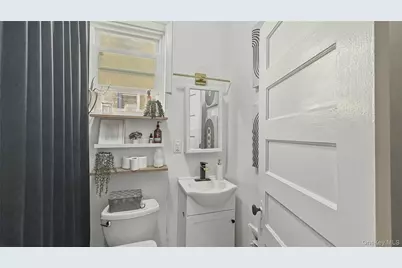 167 Voss Avenue, Yonkers, NY 10703 - Photo 10