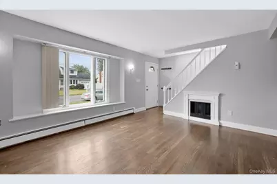 389 33rd Street, Lindenhurst, NY 11757 - Photo 2