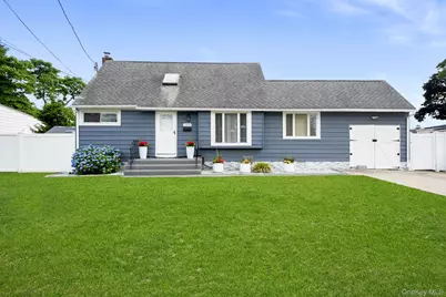 389 33rd Street, Lindenhurst, NY 11757 - Photo 1