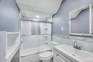 12 Mallar Ave, Bay Shore, NY 11706 - Photo 8