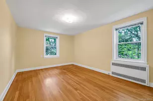 19 Schenck Ave, Great Neck, NY 11021 - Photo 10