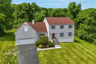 41 Saddle Ridge Dr, Hopewell Junction, NY 12533 - Photo 2