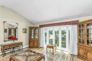 323 Richard St, West Hempstead, NY 11552 - Photo 4