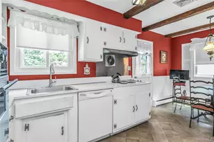 323 Richard St, West Hempstead, NY 11552 - Photo 6