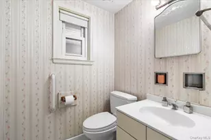 541 Claflin Ave, Mamaroneck, NY 10543 - Photo 12