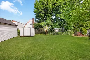 135-15 244th St, Rosedale, NY 11422 - Photo 16