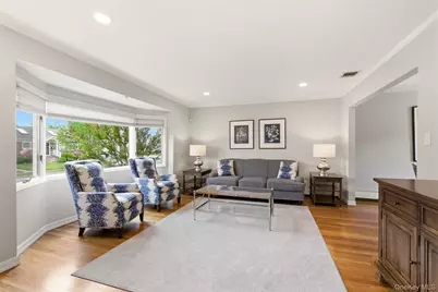 42 Kathleen Drive E, Syosset, NY 11791 - Photo 4