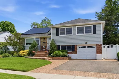42 Kathleen Drive E, Syosset, NY 11791 - Photo 2