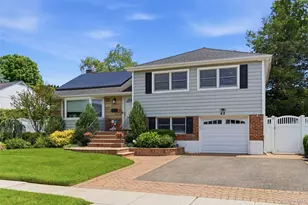 42 Kathleen Dr E, Syosset, NY 11791 - Photo 2
