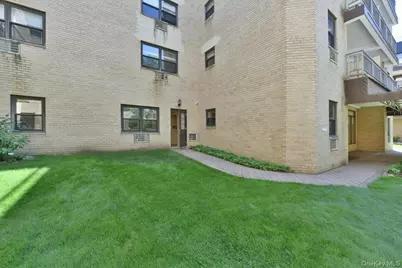 40 Stoner Avenue #01, Great Neck, NY 11021 - Photo 6