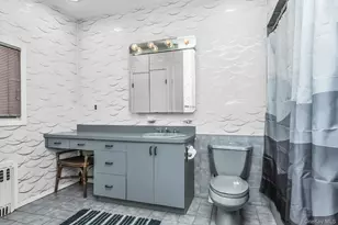 140 Rockaway Pkwy, Valley Stream, NY 11580 - Photo 14