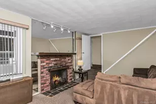 140 Rockaway Pkwy, Valley Stream, NY 11580 - Photo 4