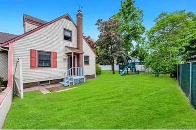 110 Penataquit Avenue, Bay Shore, NY 11706 - Photo 6