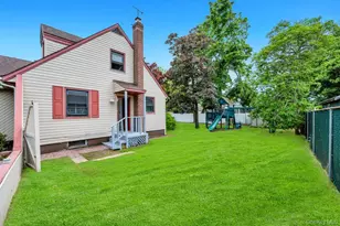 110 Penataquit Ave, Bay Shore, NY 11706 - Photo 6