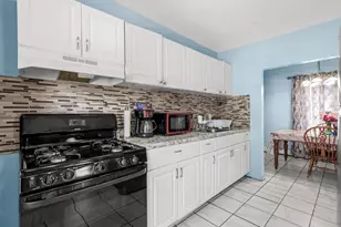 72 Pleasant Ave, Roosevelt, NY 11575 - Photo 6