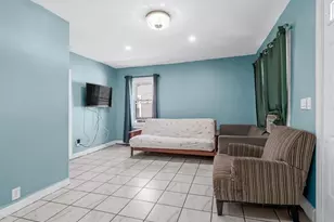 72 Pleasant Ave, Roosevelt, NY 11575 - Photo 4