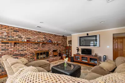 26 Quaker Lane, Farmingdale, NY 11735 - Photo 16