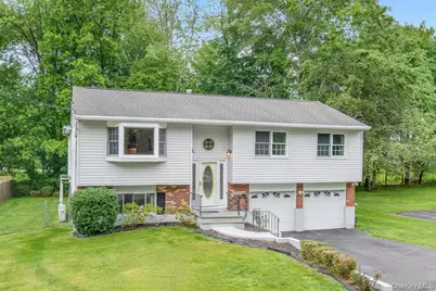 51 Sutton Park Road, Poughkeepsie, NY 12603 - Photo 2