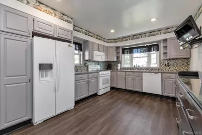 206 Arlington Street, Mineola, NY 11501 - Photo 6